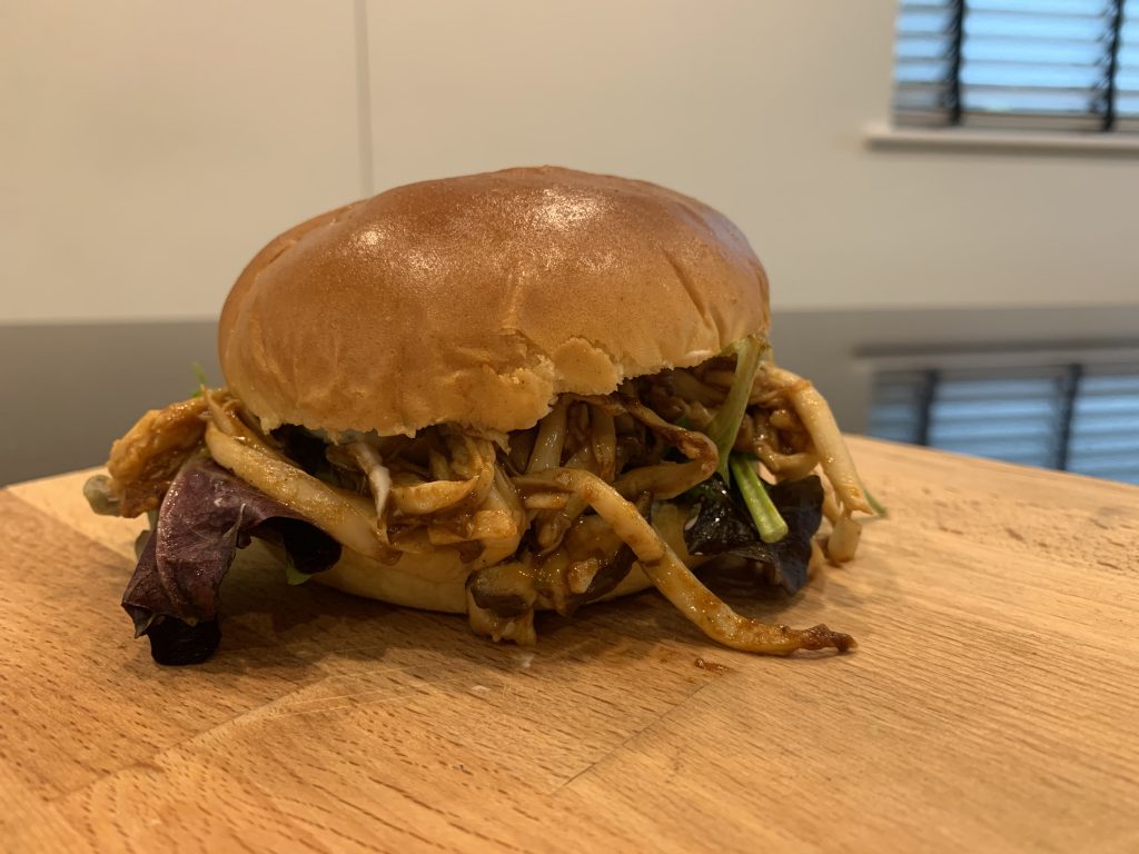 shredded oyster mushroom bun