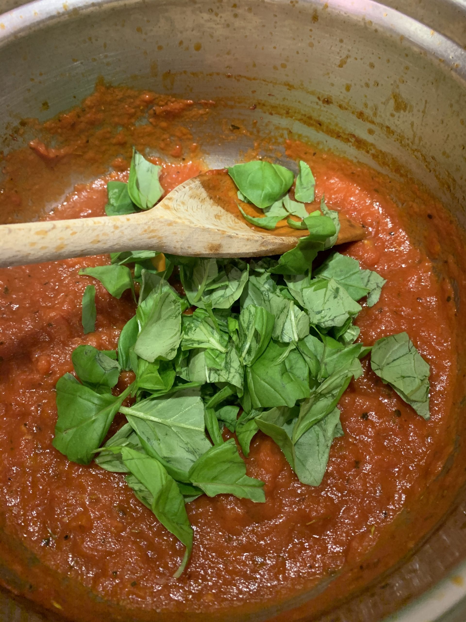 Tomato sauce with fresh basil The Plant based dad