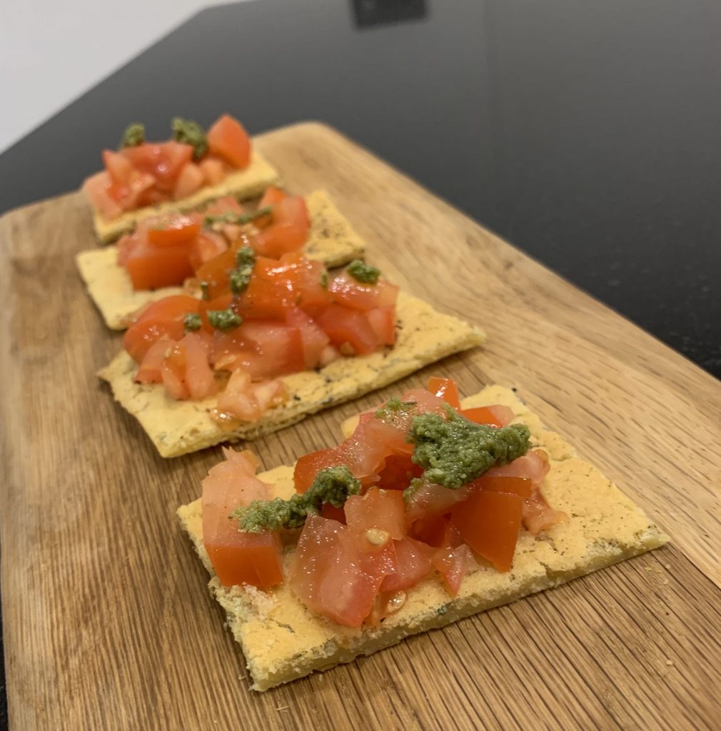 Tomato and pesto farinata