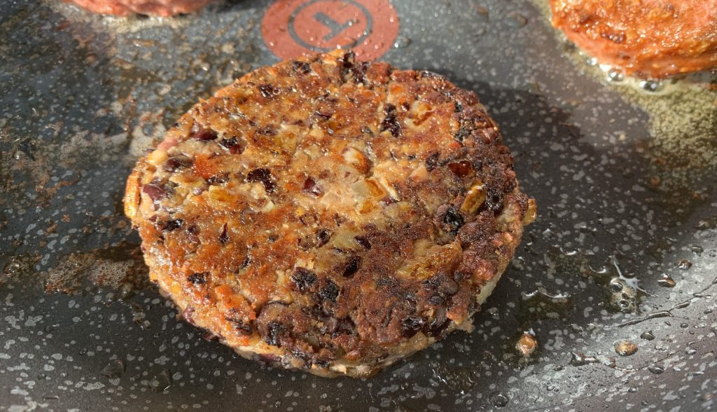 Spicy black bean and lentil burger