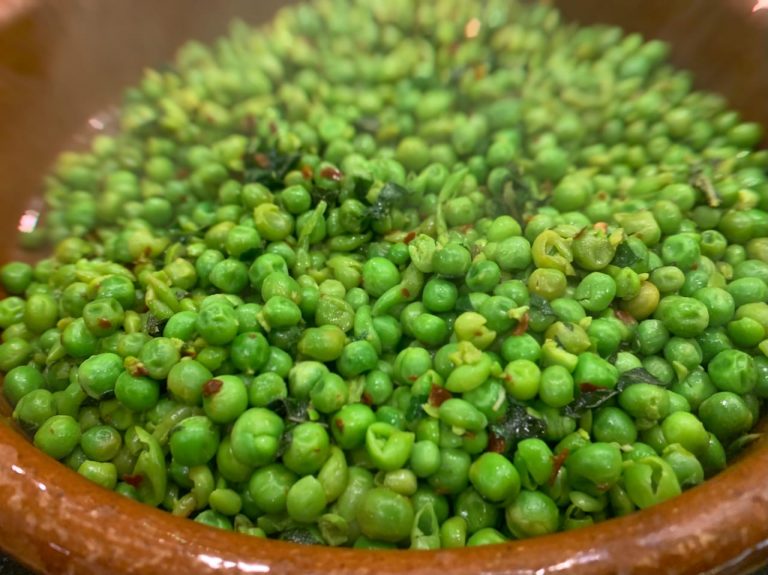 Nandos macho peas