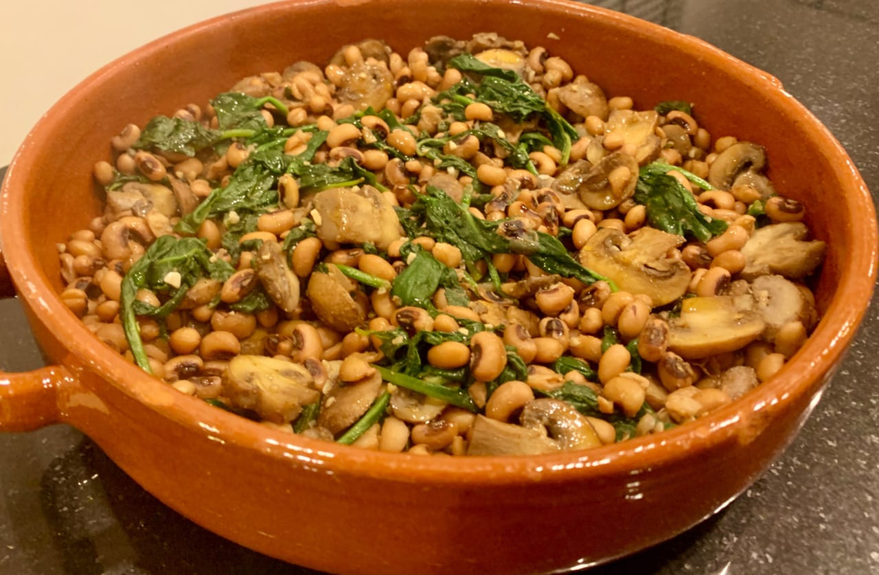 black eyed peas with mushrooms and spinach