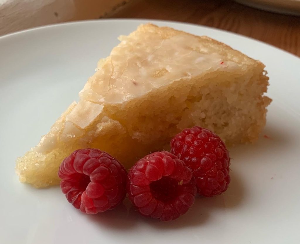 Lemon drizzle cake