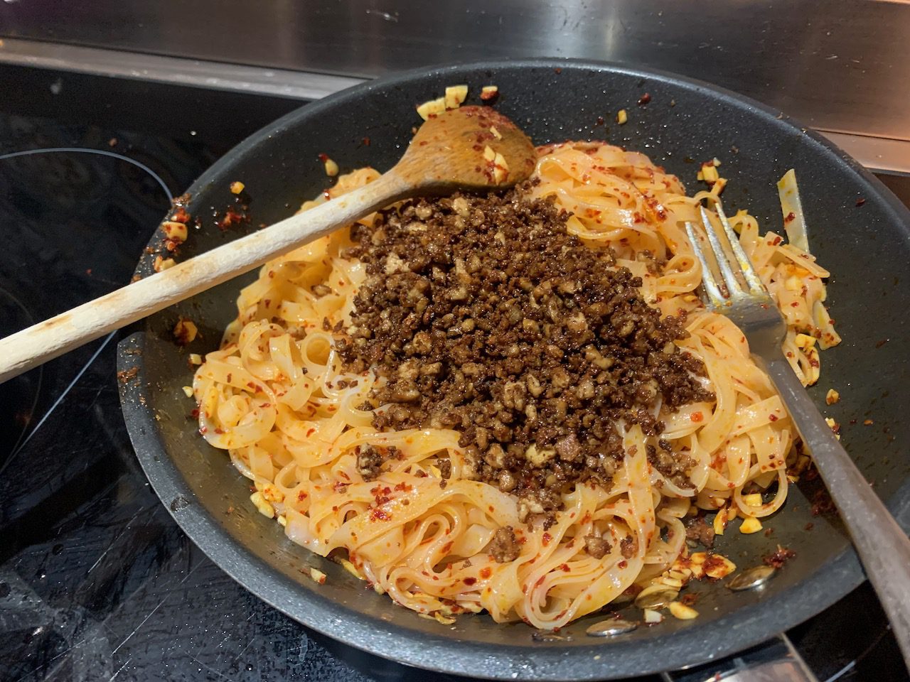 Korean chilli and garlic tofu noodles - The Plant based dad